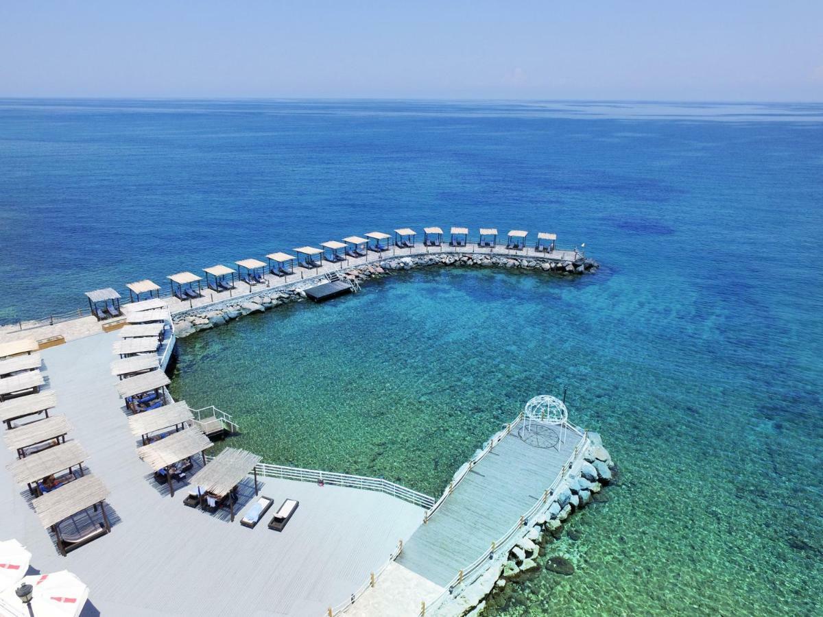 Malpas Hotel Ájosz Epíktitosz Kültér fotó